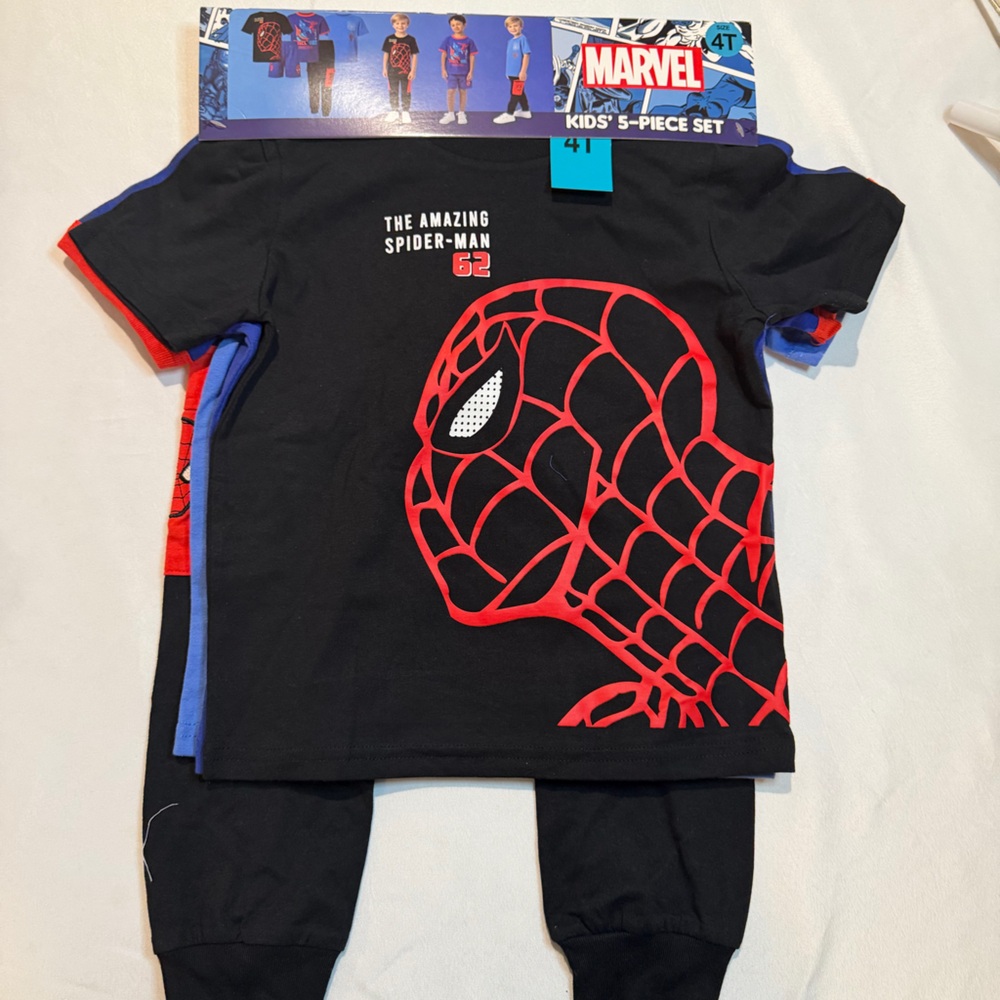 Marvel Spider-Man Kids five piece clothing set - Black, Blue, and Red - Picture 4 of 9